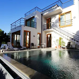  Aparthotel Ombelico Di Venere House Italia
